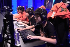 电子竞技国家杯沙特官宣！LPL登峰组经济领先不敢开团，jiejie加入FPX引关注